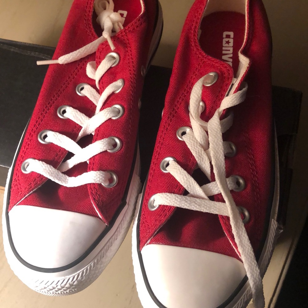 BNIB converse in chili pepper color
